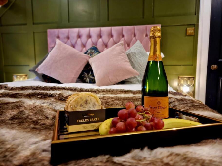 Hamilton-the Cruck Luxury Let Apartment *