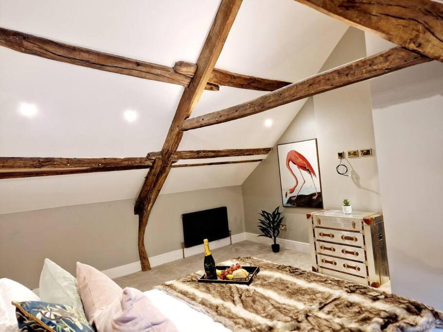 Hamilton-the Cruck Luxury Let * Scorton (Lancashire)