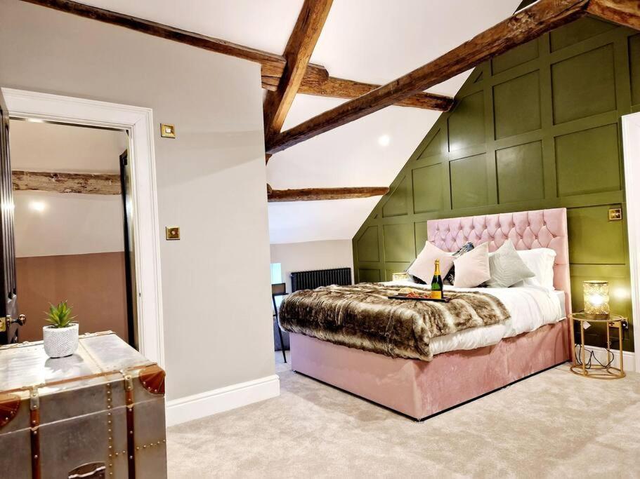 Hamilton-the Cruck Luxury Let