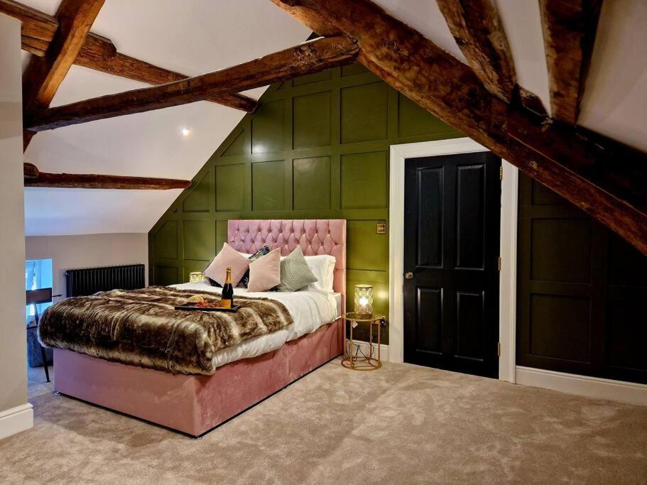 Hamilton-the Cruck Luxury Let Apartment