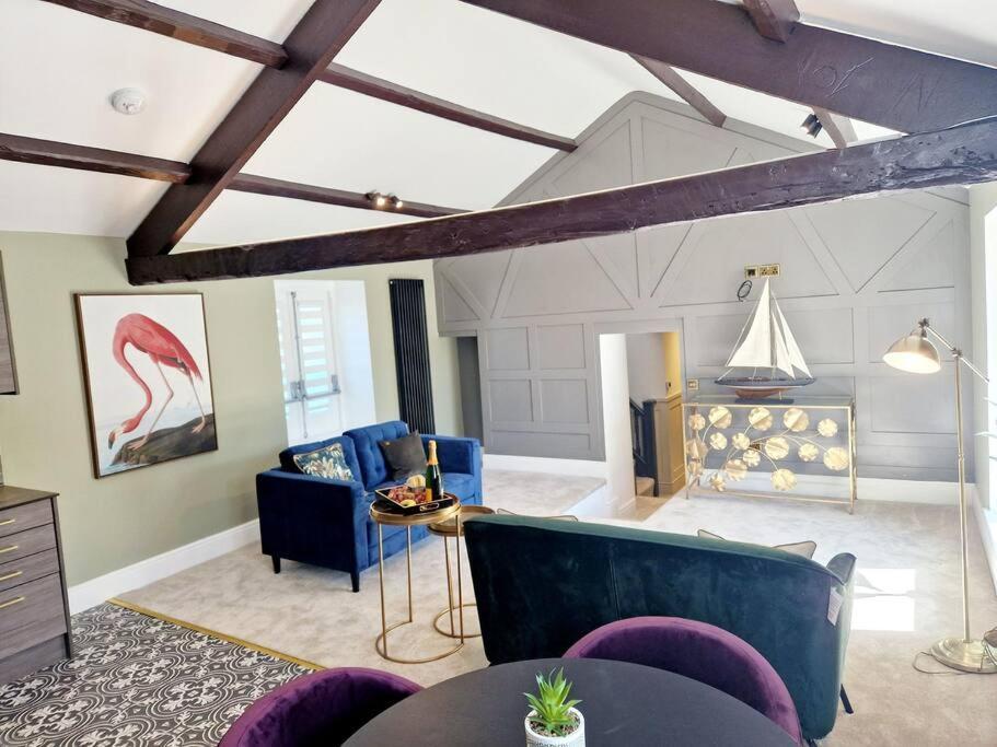 Hamilton-the Cruck Luxury Let