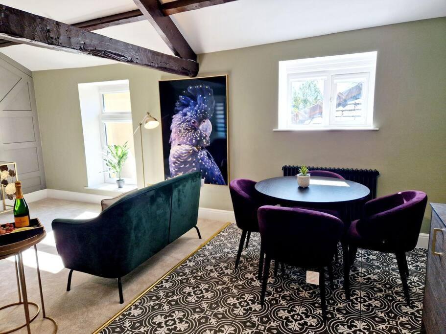 Hamilton-the Cruck Luxury Let Apartment