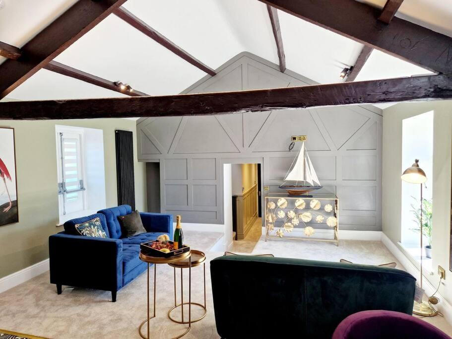 Hamilton-the Cruck Luxury Let *