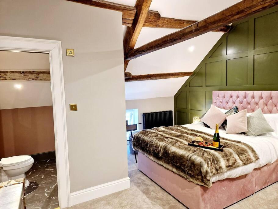 Hamilton-the Cruck Luxury Let Apartment