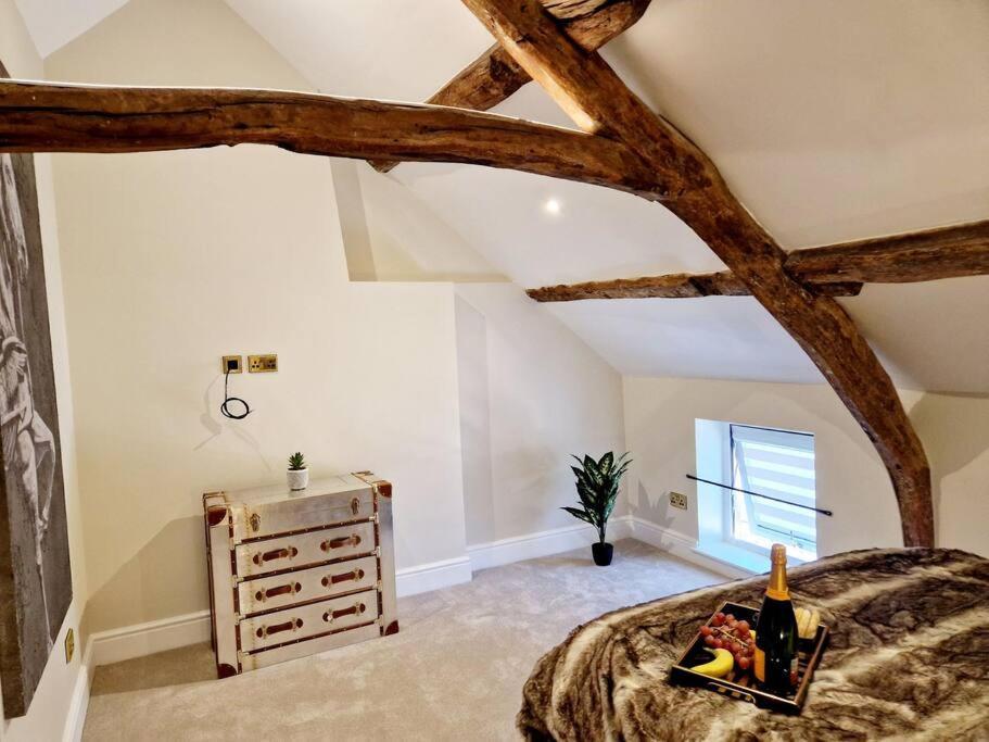 Hamilton-the Cruck Luxury Let Apartment