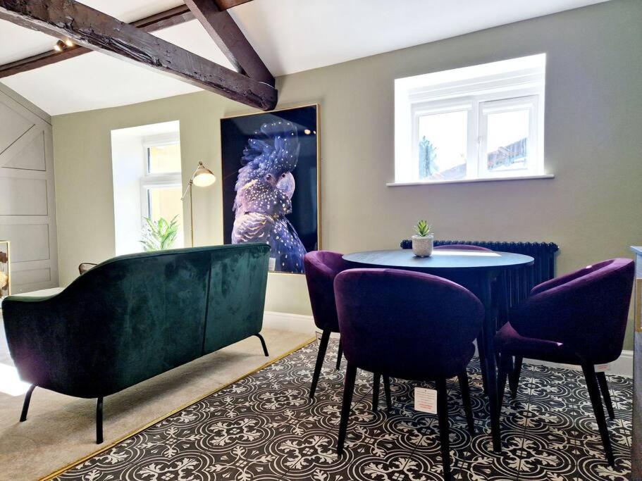 Hamilton-the Cruck Luxury Let Apartment Scorton (Lancashire)