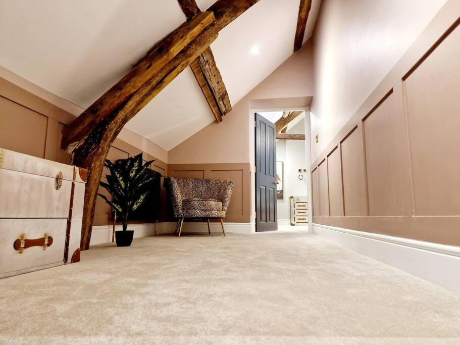 Hamilton-the Cruck Luxury Let Apartment
